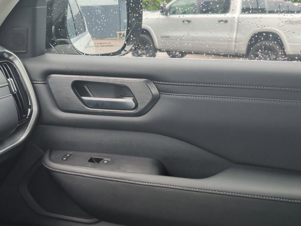 Used 2026 Nissan Armada SV RWD image 13