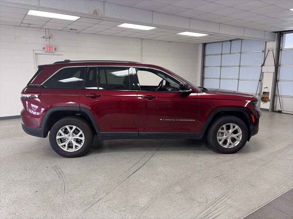 Used 2023 Jeep Grand Cherokee Limited AWD/4WD image 2