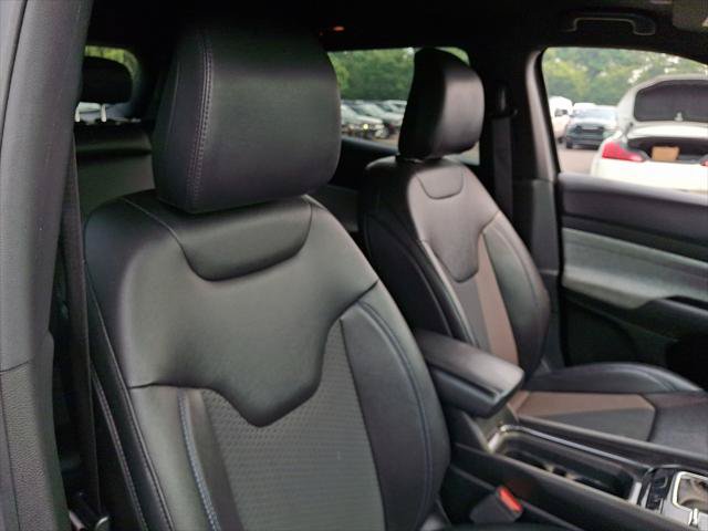 Certified 2024 Jeep Compass Latitude AWD/4WD image 13