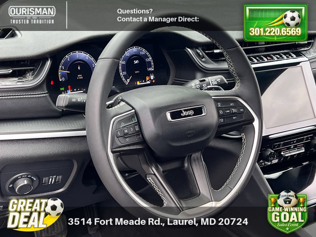 Used 2025 Jeep Grand Cherokee Altitude AWD/4WD image 9