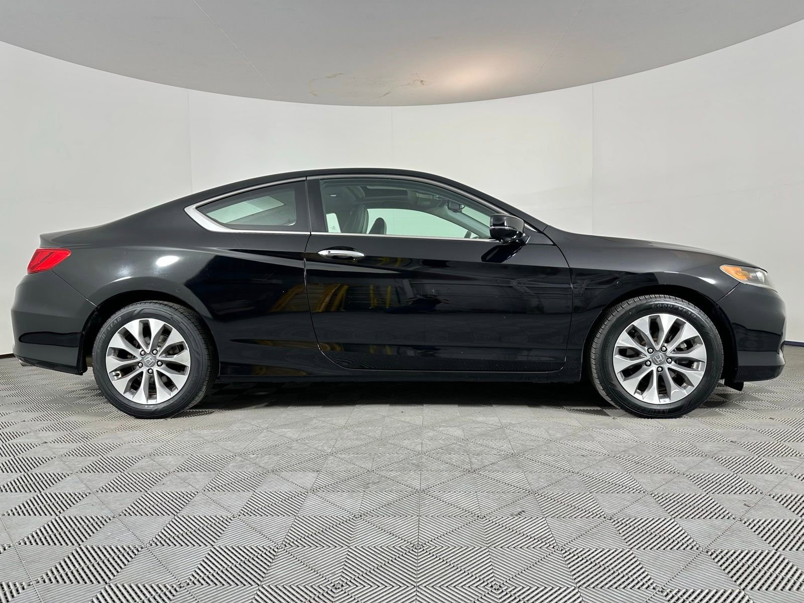 Used 2015 Honda Accord EX-L image 25