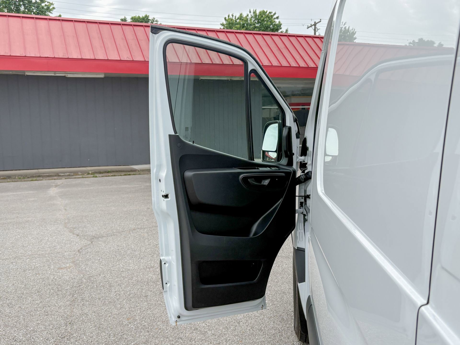 Used 2025 Mercedes-Benz Sprinter 2500 image 17