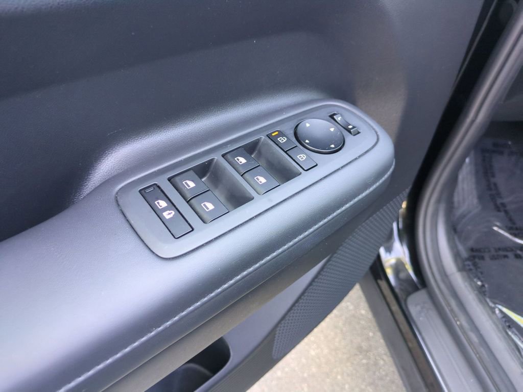 Certified 2025 Hyundai Santa Fe SEL image 14