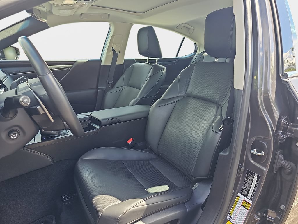 Certified 2022 Lexus ES 300h w/ Premium Package FWD image 14