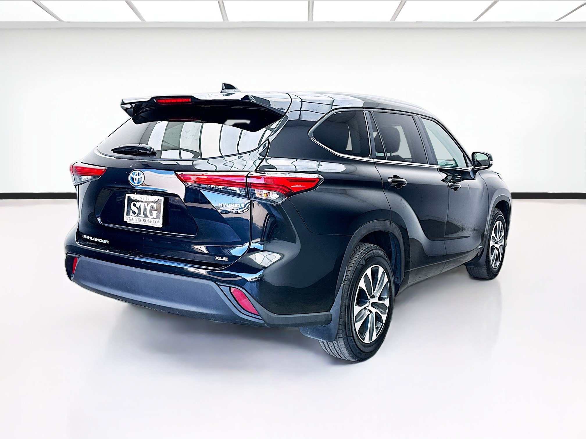 Used 2023 Toyota Highlander XLE AWD/4WD image 4