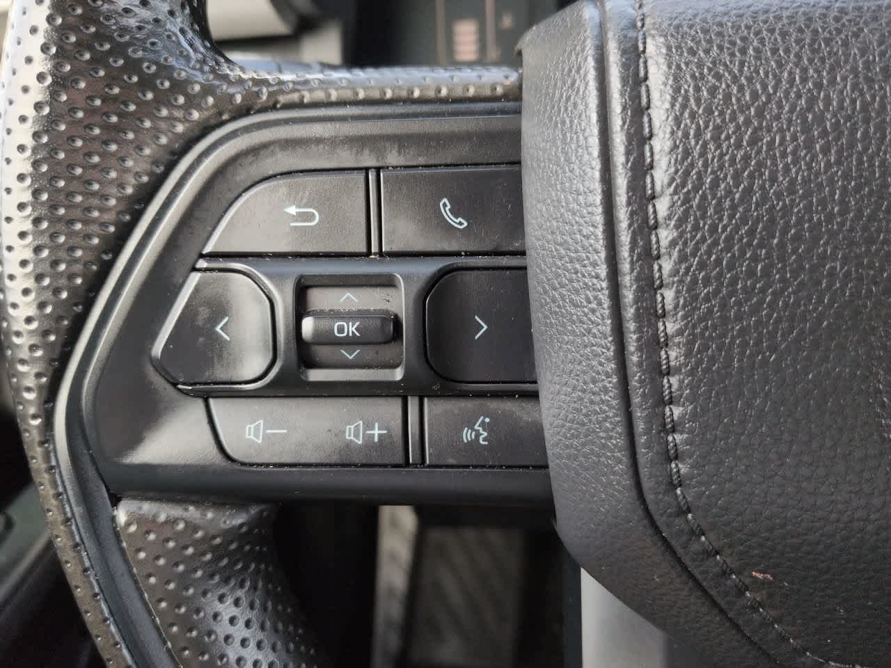 Used 2025 Toyota Tacoma SR5 AWD/4WD image 23