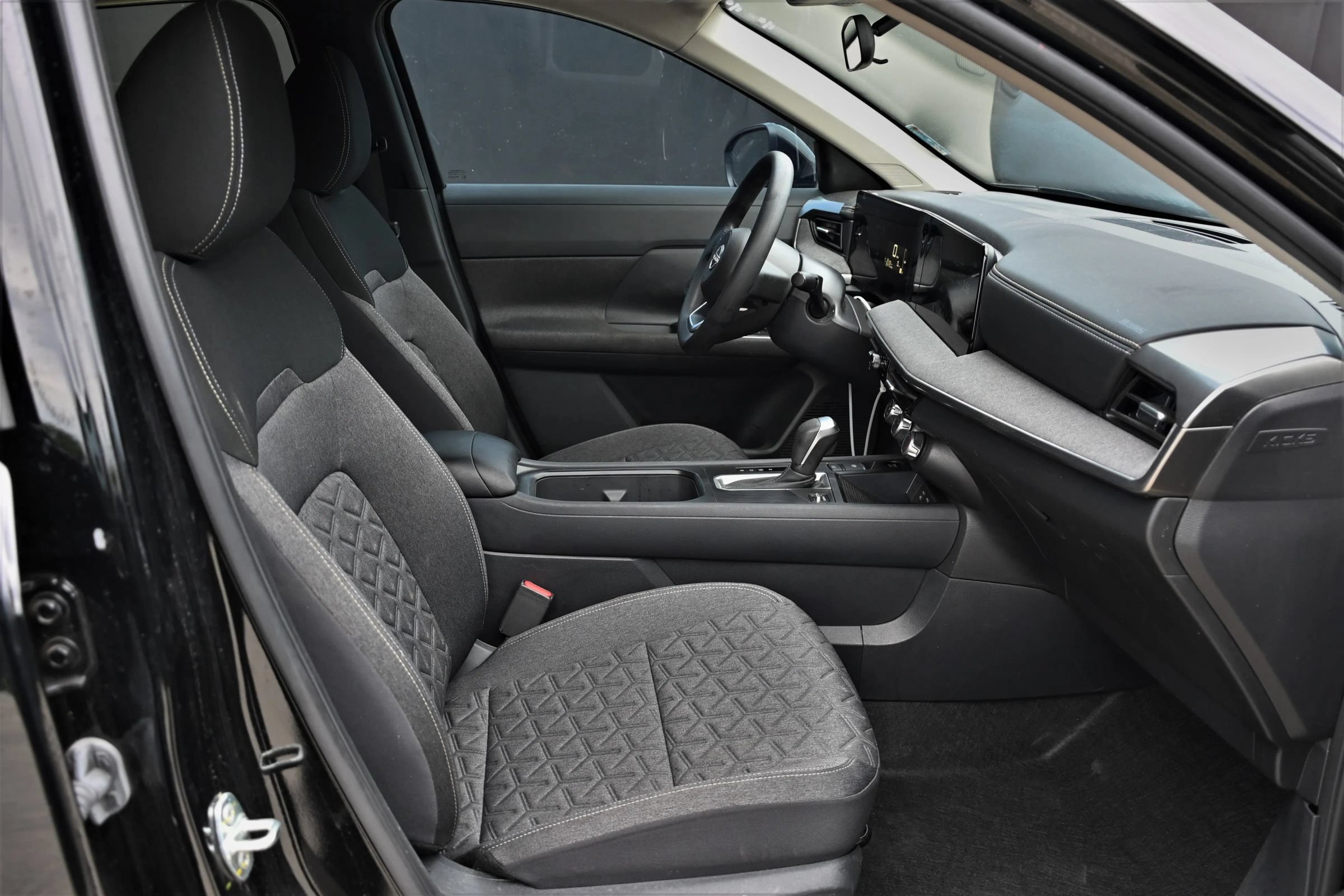 Used 2025 Nissan Kicks SV FWD image 14