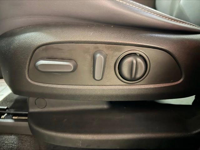 Used 2023 Buick Enclave Essence w/ Experience Buick Package AWD/4WD image 16