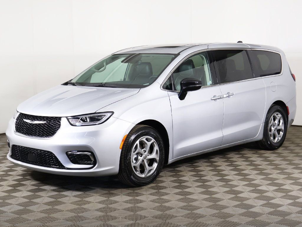 Used 2024 Chrysler Pacifica Limited image 13