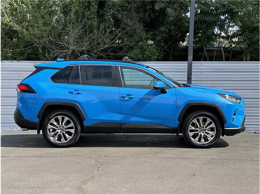 Used 2019 Toyota RAV4 XLE Premium AWD/4WD image 9