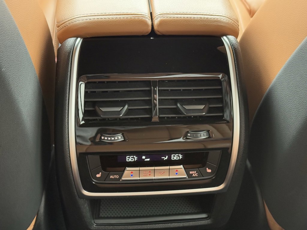 Used 2021 BMW X7 M50i image 35