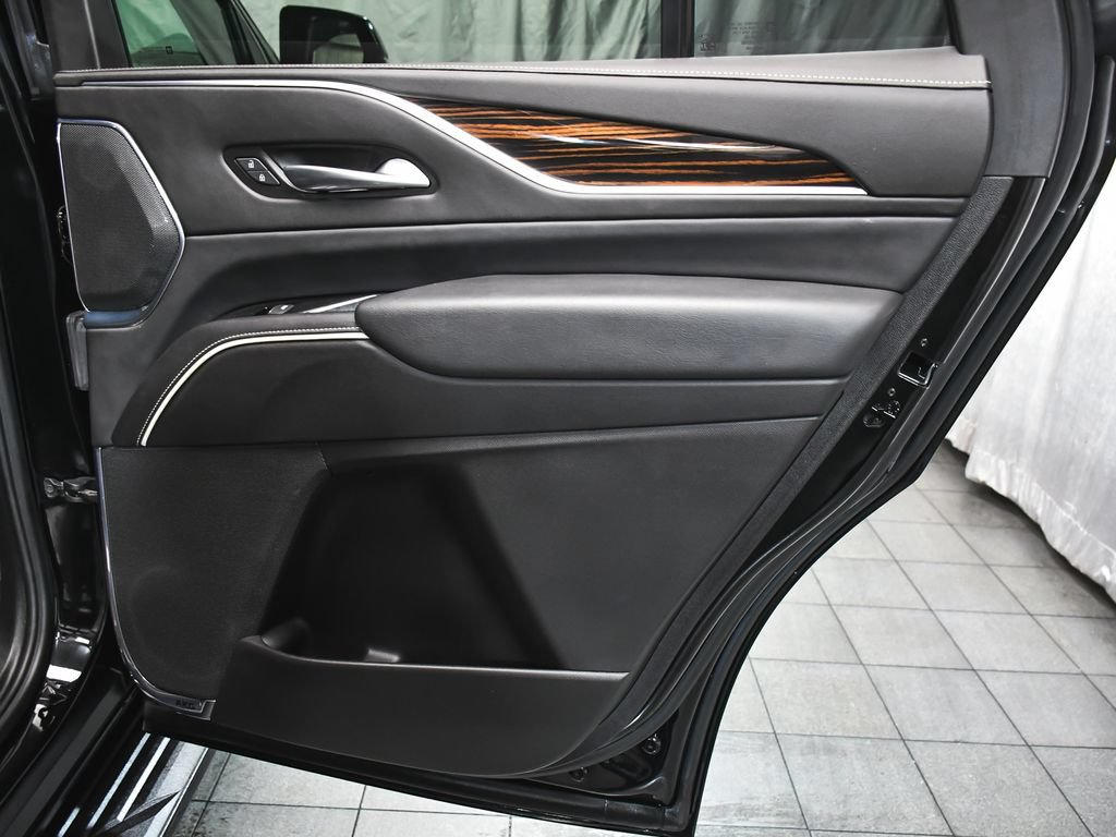 Used 2023 Cadillac Escalade Premium Luxury AWD/4WD image 13