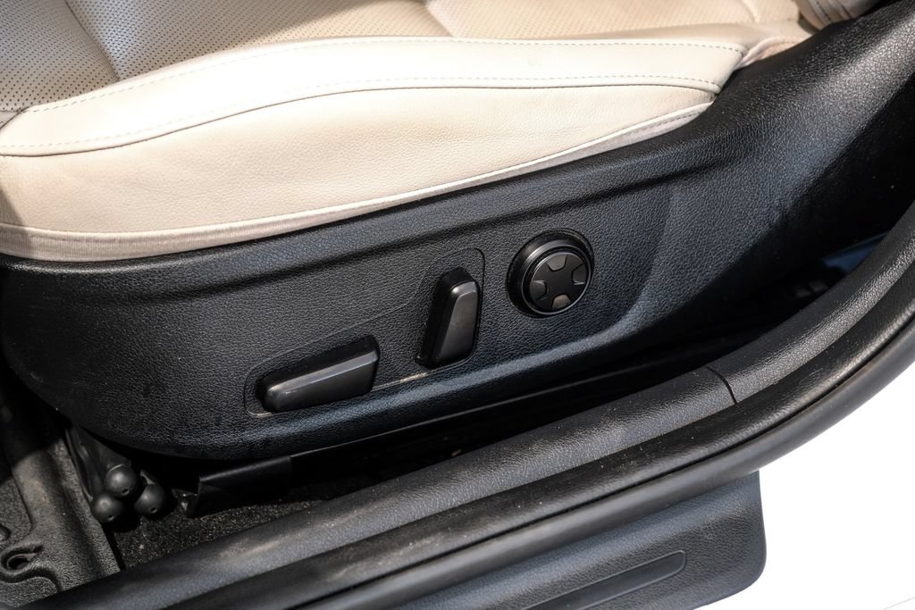 Used 2019 Kia Stinger w/ Sun & Sound Package RWD image 36