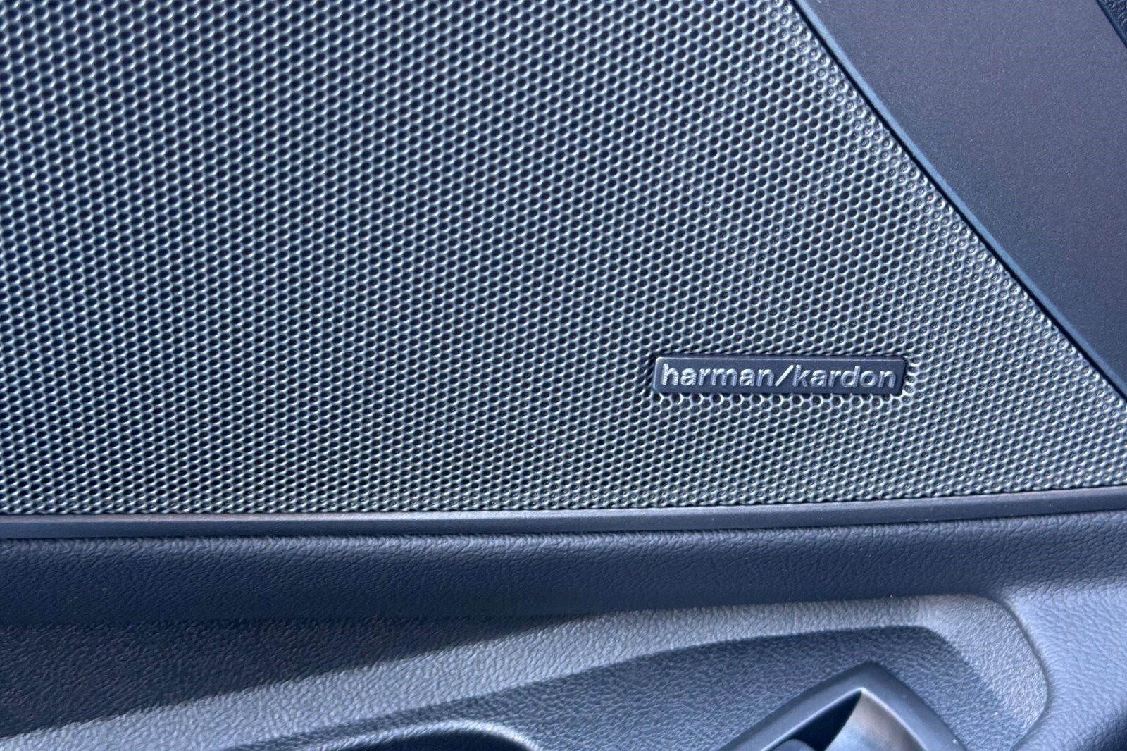 Used 2025 BMW 330i Sedan w/ Premium Package image 22