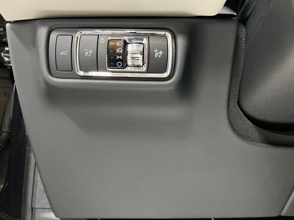 Used 2025 Lincoln Aviator AWD w/ Jet Appearance Package image 17