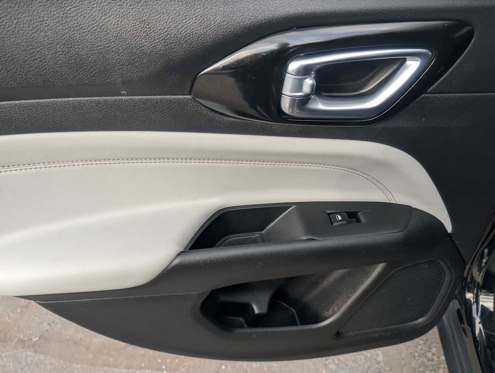 Used 2024 Jeep Compass Limited image 17