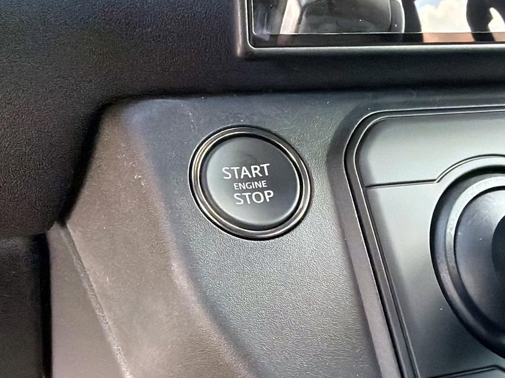 New 2026 Land Rover Defender 110 X-Dynamic SE image 28