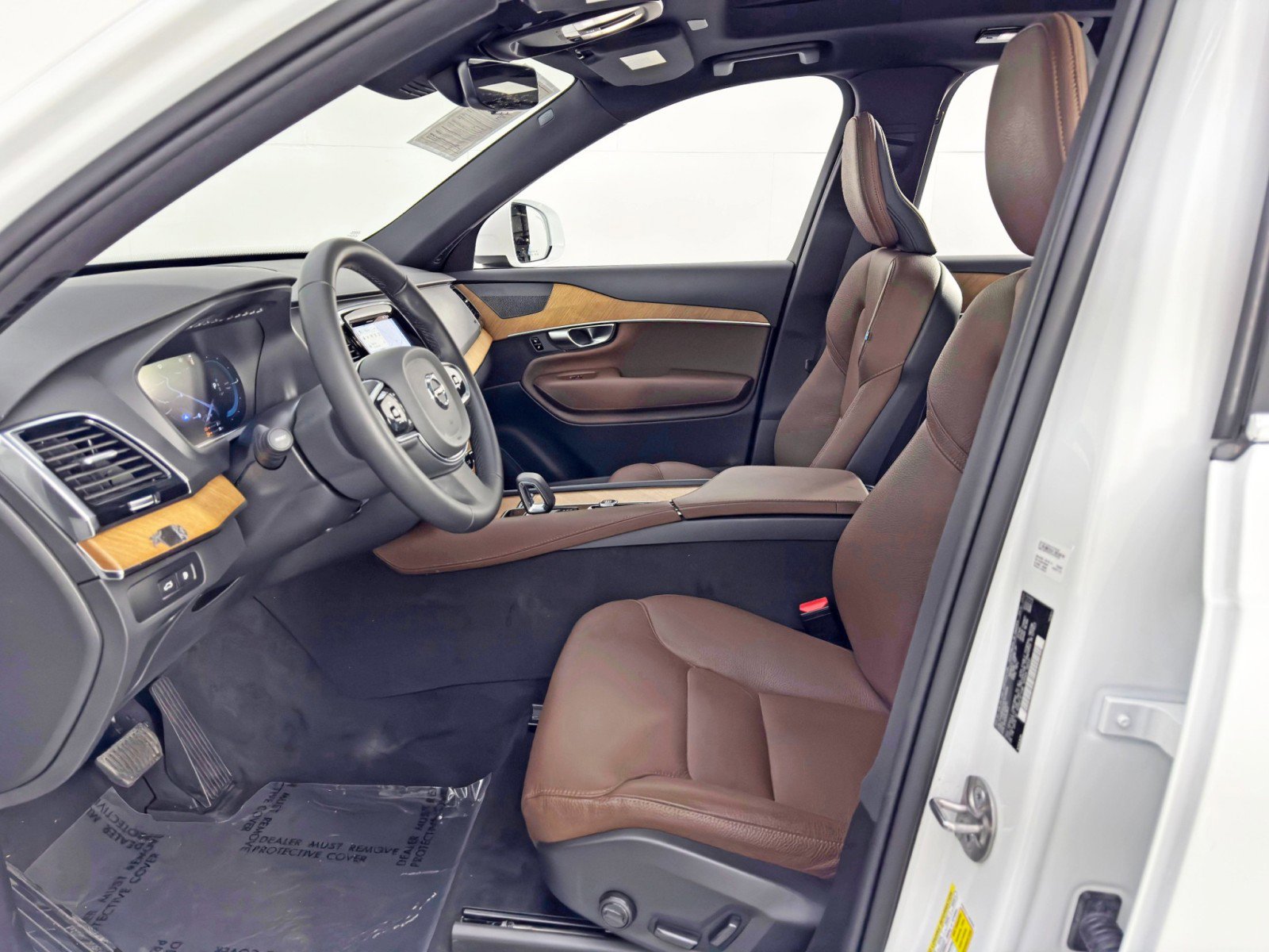 Used 2024 Volvo XC90 T8 Plus image 17