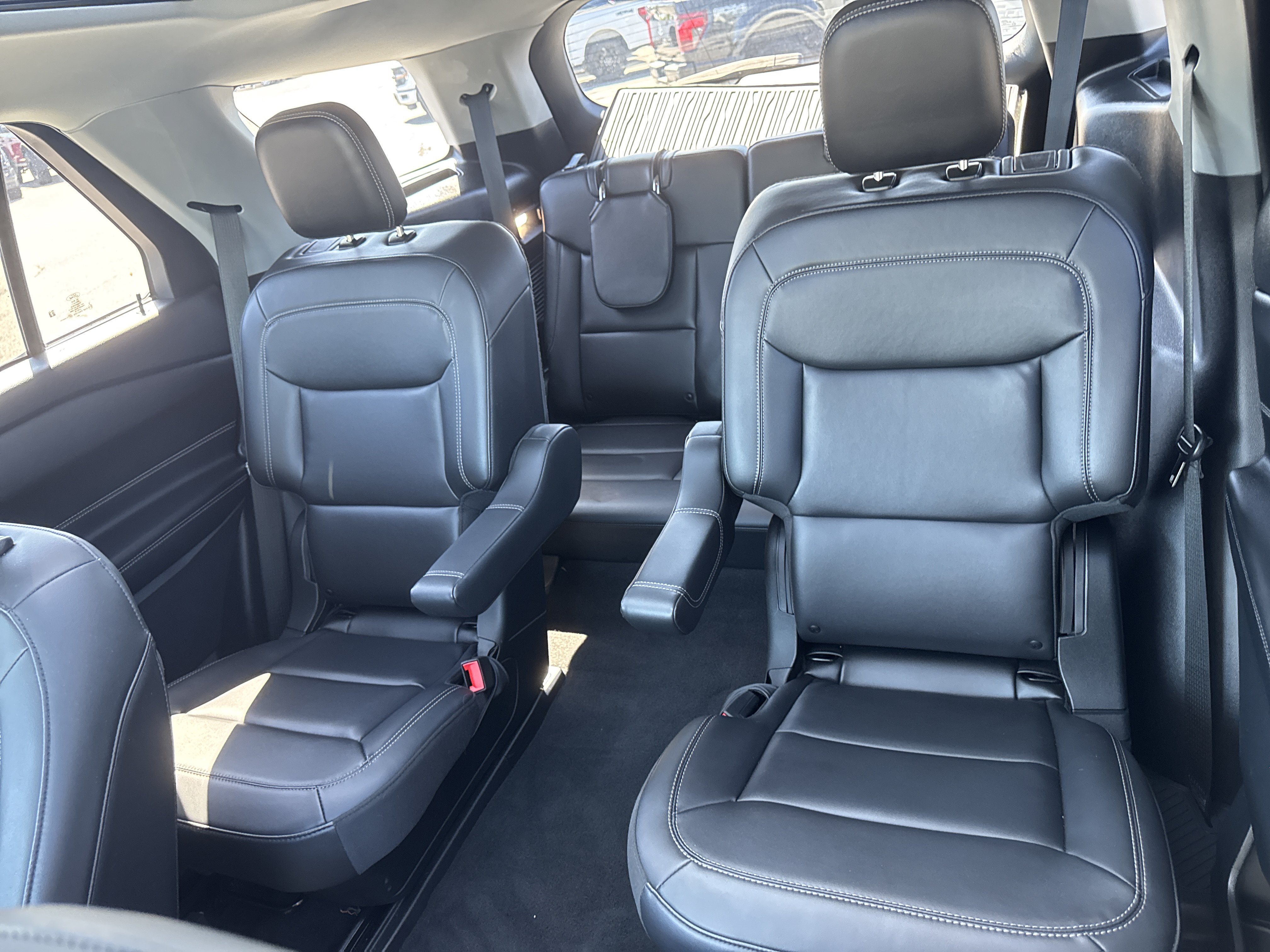Used 2022 Ford Explorer XLT w/ Equipment Group 202A AWD/4WD image 15