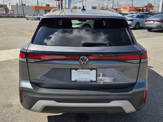 Used 2025 Volkswagen Tiguan S image 9