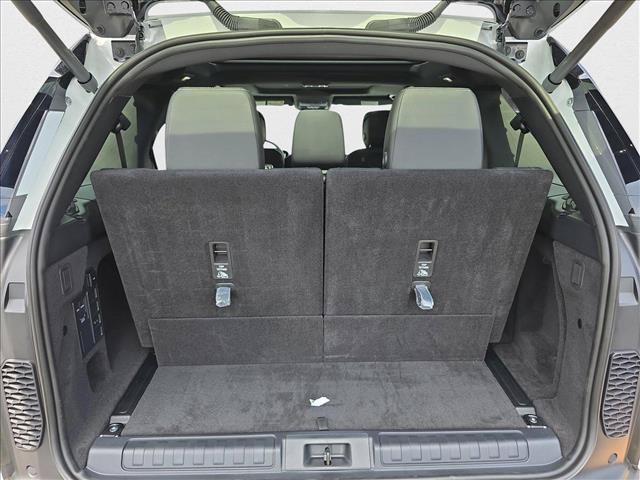 New 2025 Land Rover Discovery S AWD/4WD image 13