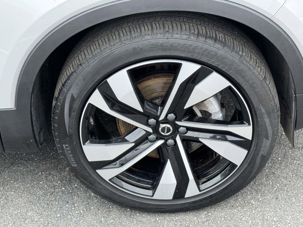 Used 2023 Volvo XC40 B5 Plus w/ Protection Package Premier AWD/4WD image 7