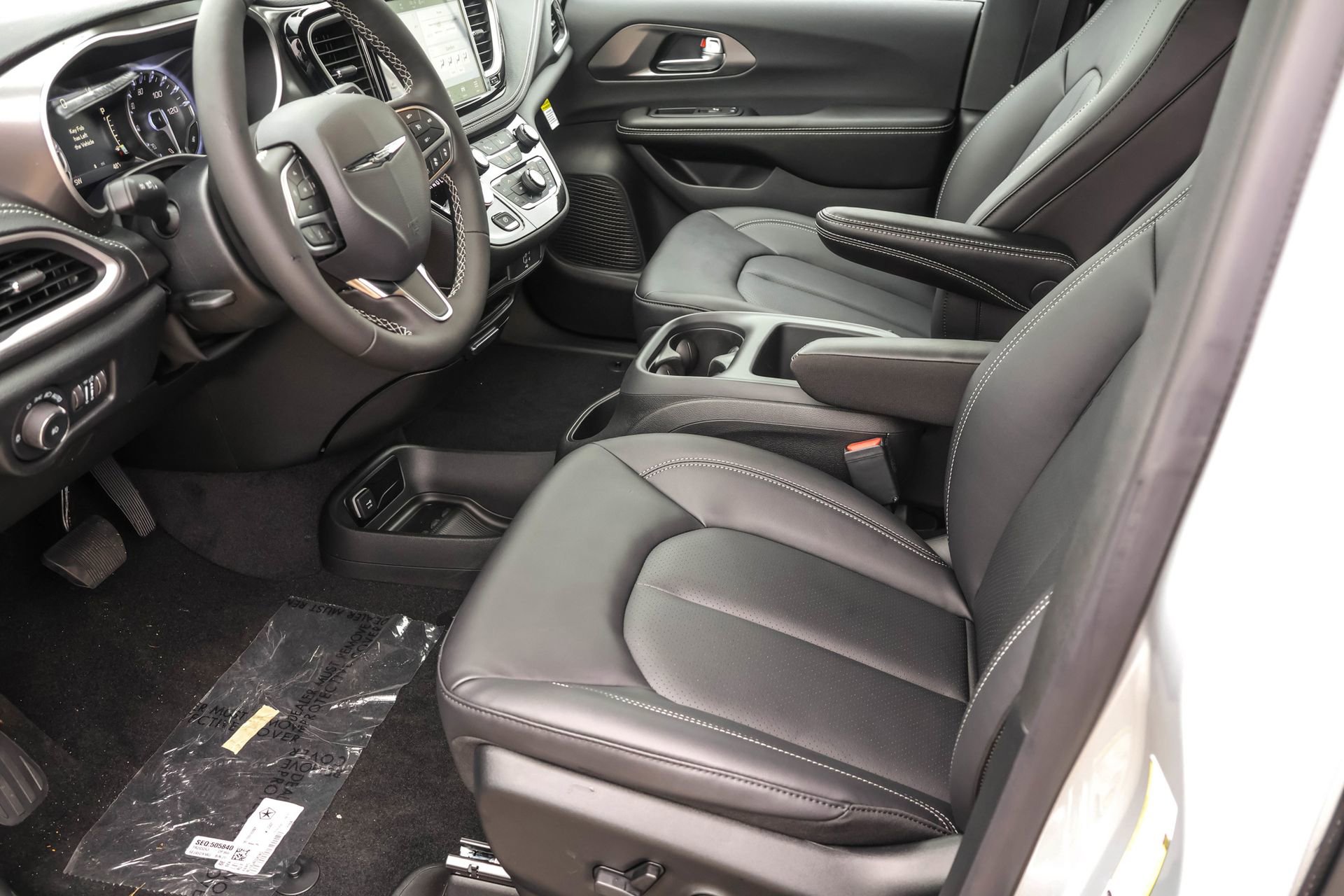 New 2026 Chrysler Pacifica Select FWD image 4