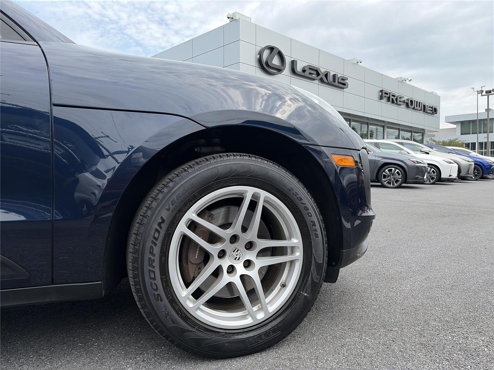 Used 2019 Porsche Macan AWD/4WD image 16