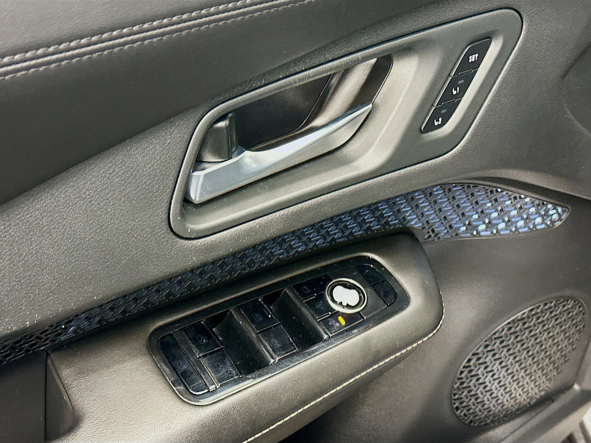 Used 2023 Nissan Ariya AWD image 15