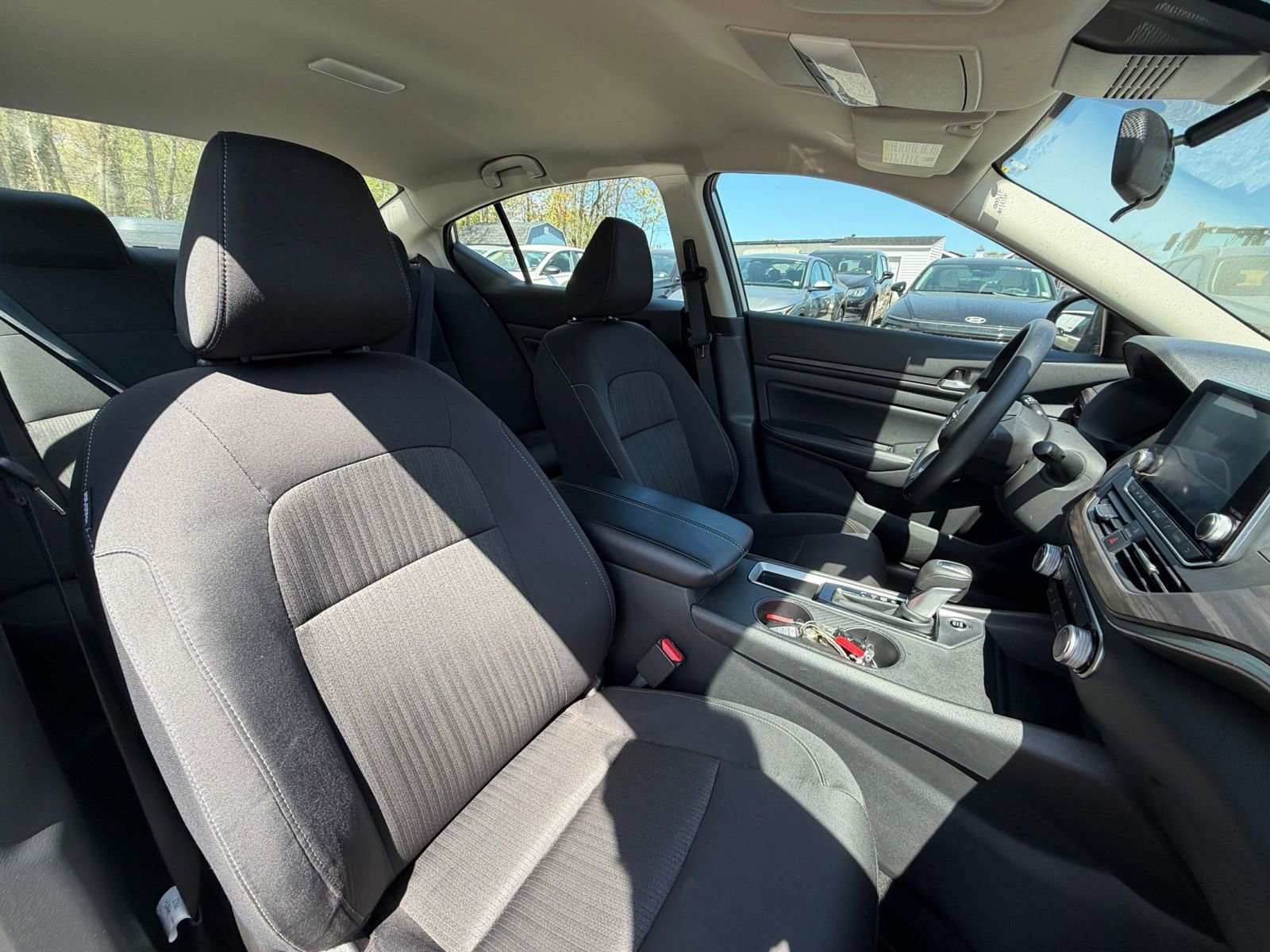 Used 2025 Nissan Altima 2.5 SV FWD image 36