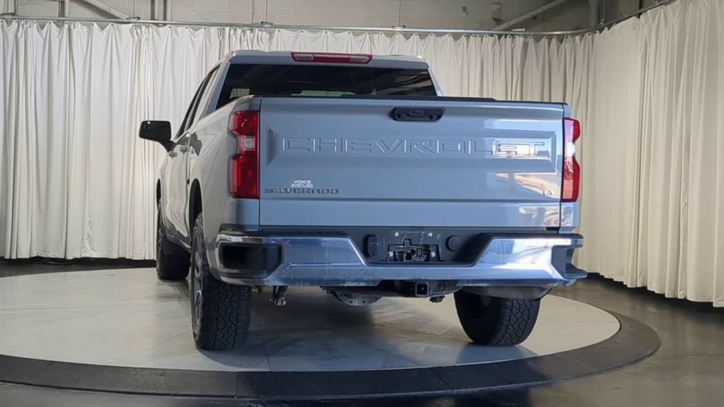 Used 2024 Chevrolet Silverado 1500 LT AWD/4WD image 7