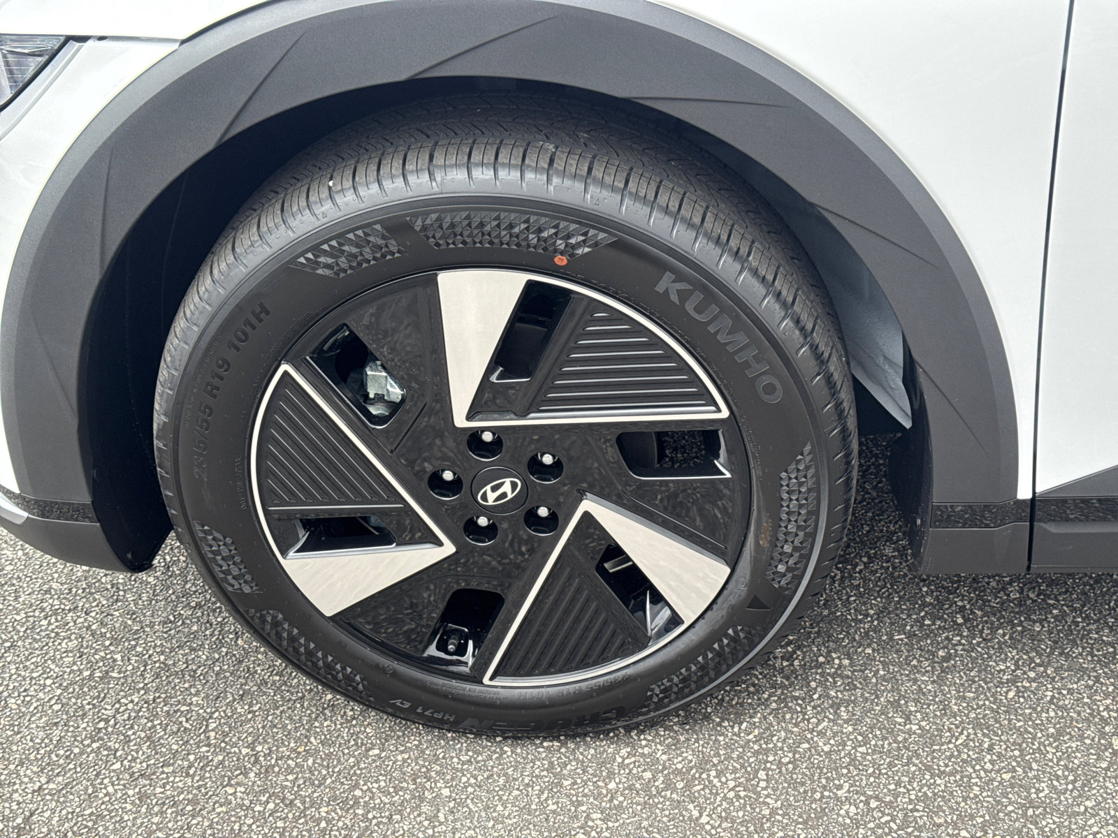 New 2025 Hyundai Ioniq 5 SE image 12