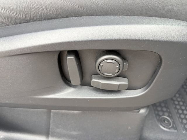 Used 2023 Land Rover Defender 110 SE image 20