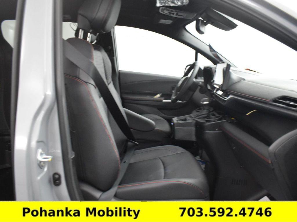 Used 2025 Toyota Sienna XSE image 25