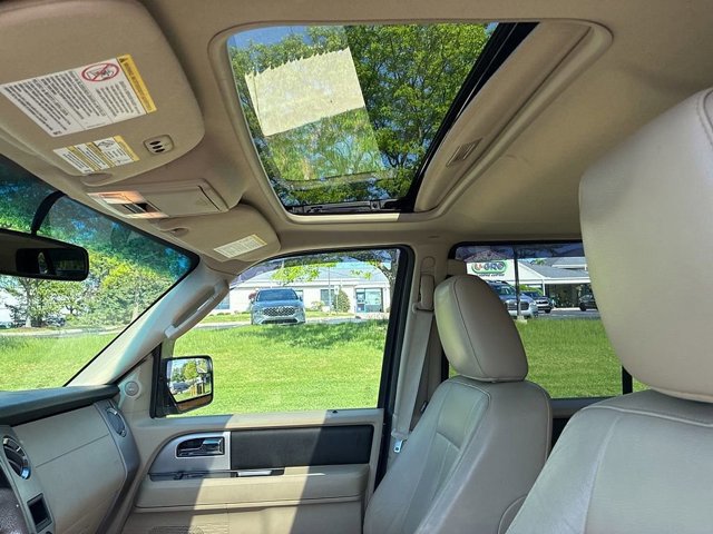 Used 2017 Ford Expedition XLT w/ Equipment Group 202A AWD/4WD image 27