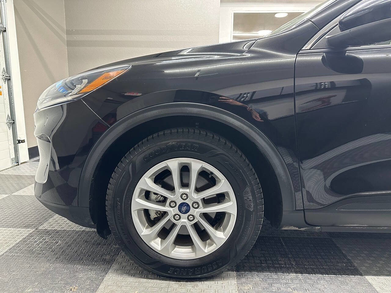 Used 2021 Ford Escape SE image 12