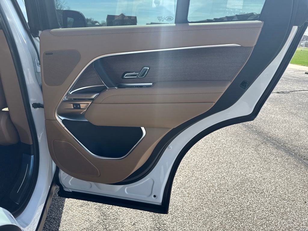 New 2026 Land Rover Range Rover SE image 15