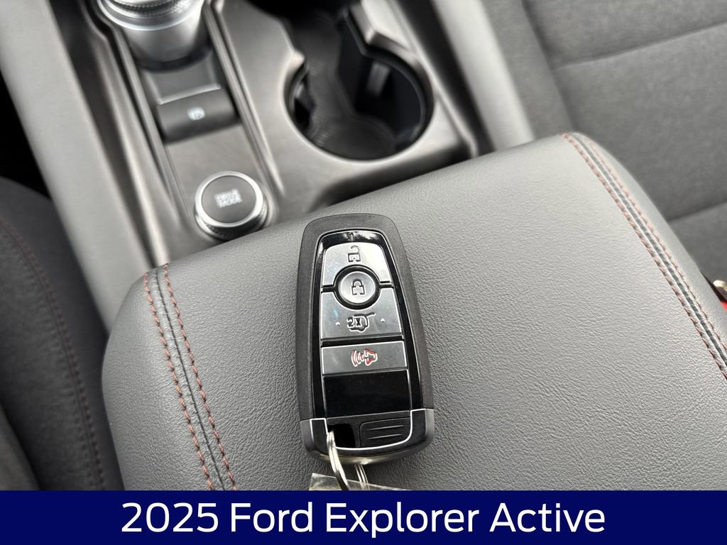Used 2025 Ford Explorer Active image 28