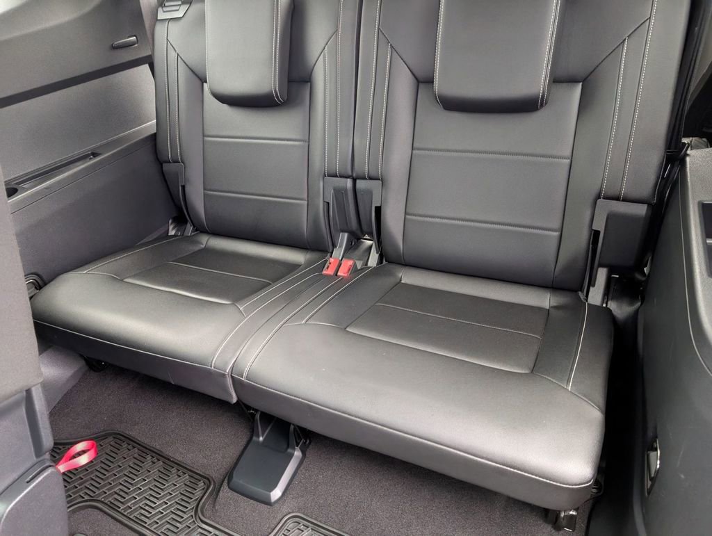 Used 2021 Volkswagen Atlas SE image 40