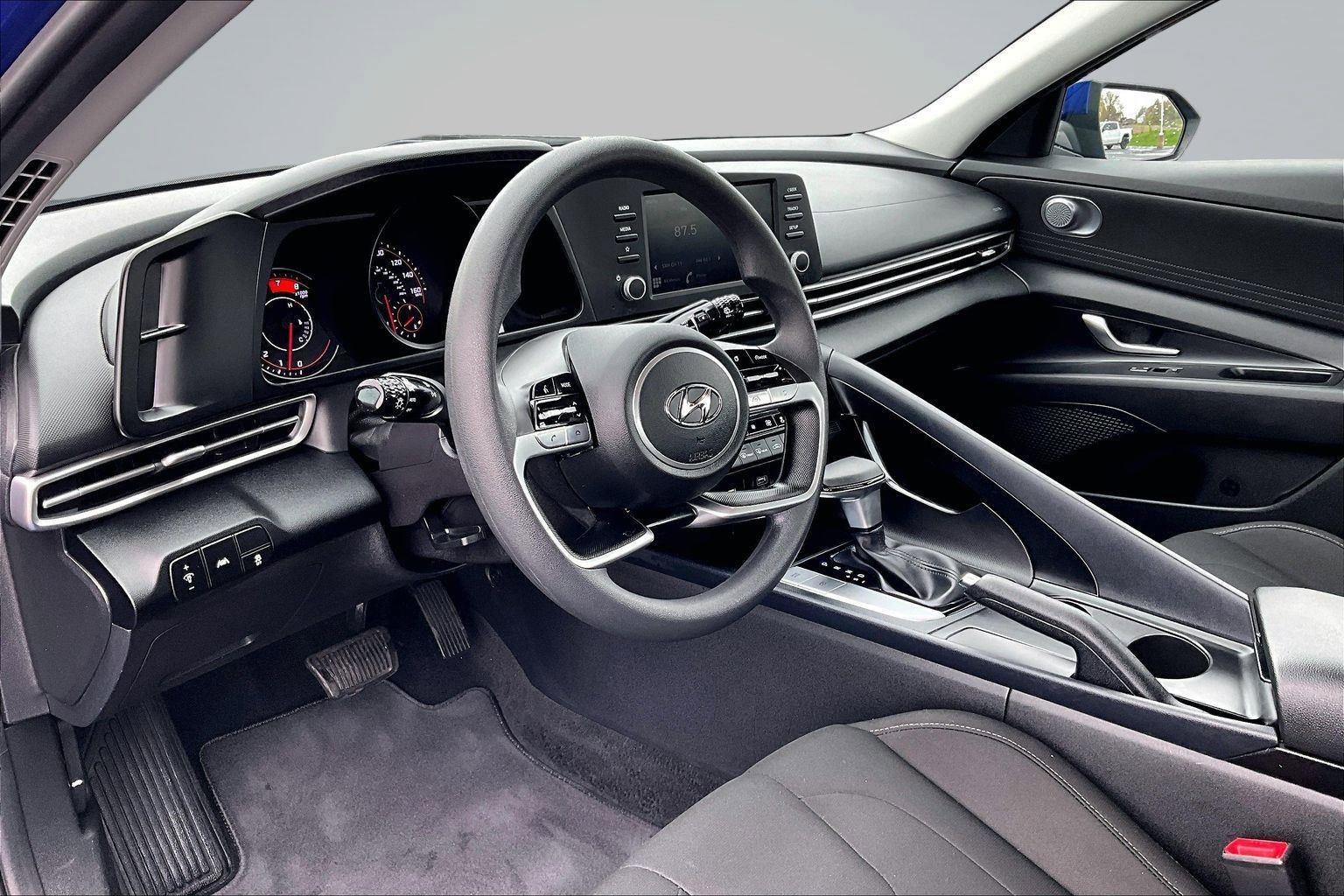 Used 2022 Hyundai Elantra SEL FWD image 14