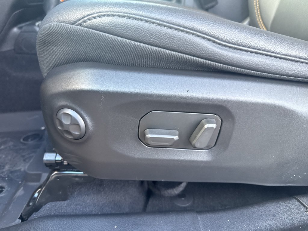 Used 2025 Jeep Wrangler Unlimited Sahara AWD/4WD image 15