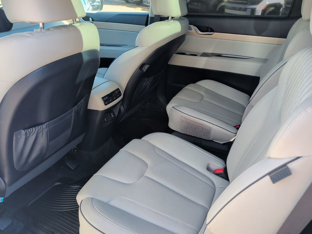 Used 2024 Hyundai Palisade Limited image 17