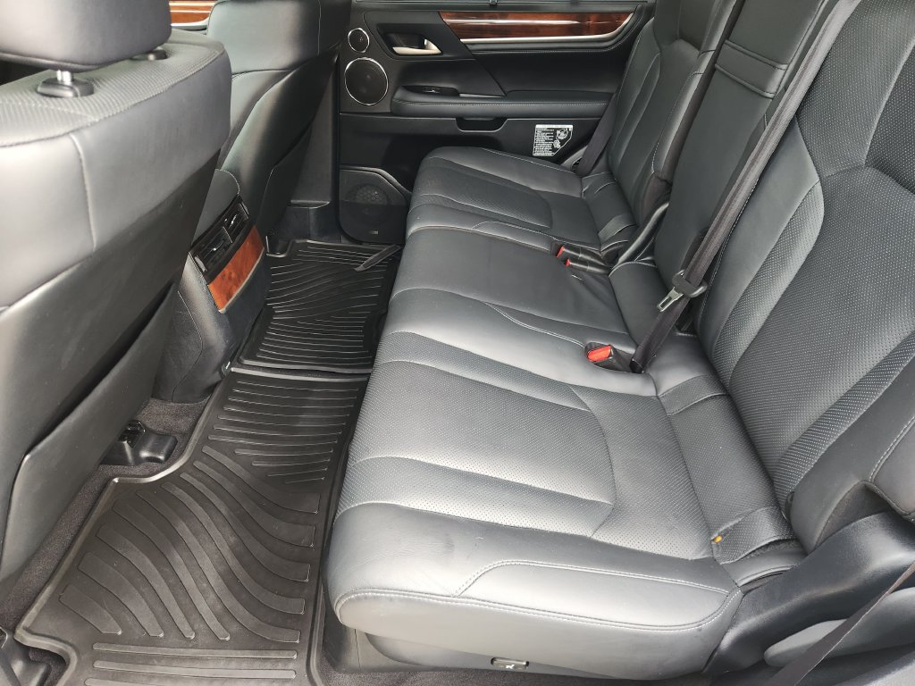 Used 2020 Lexus LX 570 4WD w/ 3rd Row & Luxury Pkg image 30