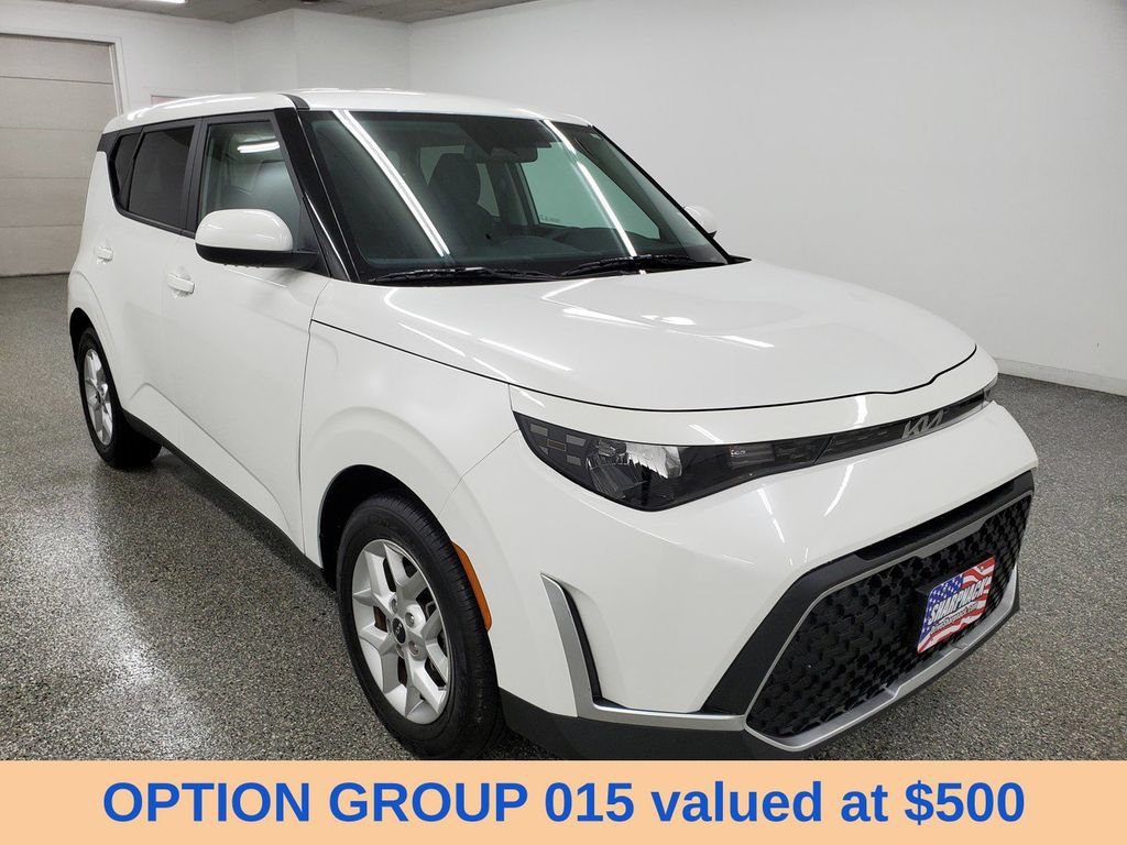 Used 2024 Kia Soul LX w/ Option Group 015 FWD image 3
