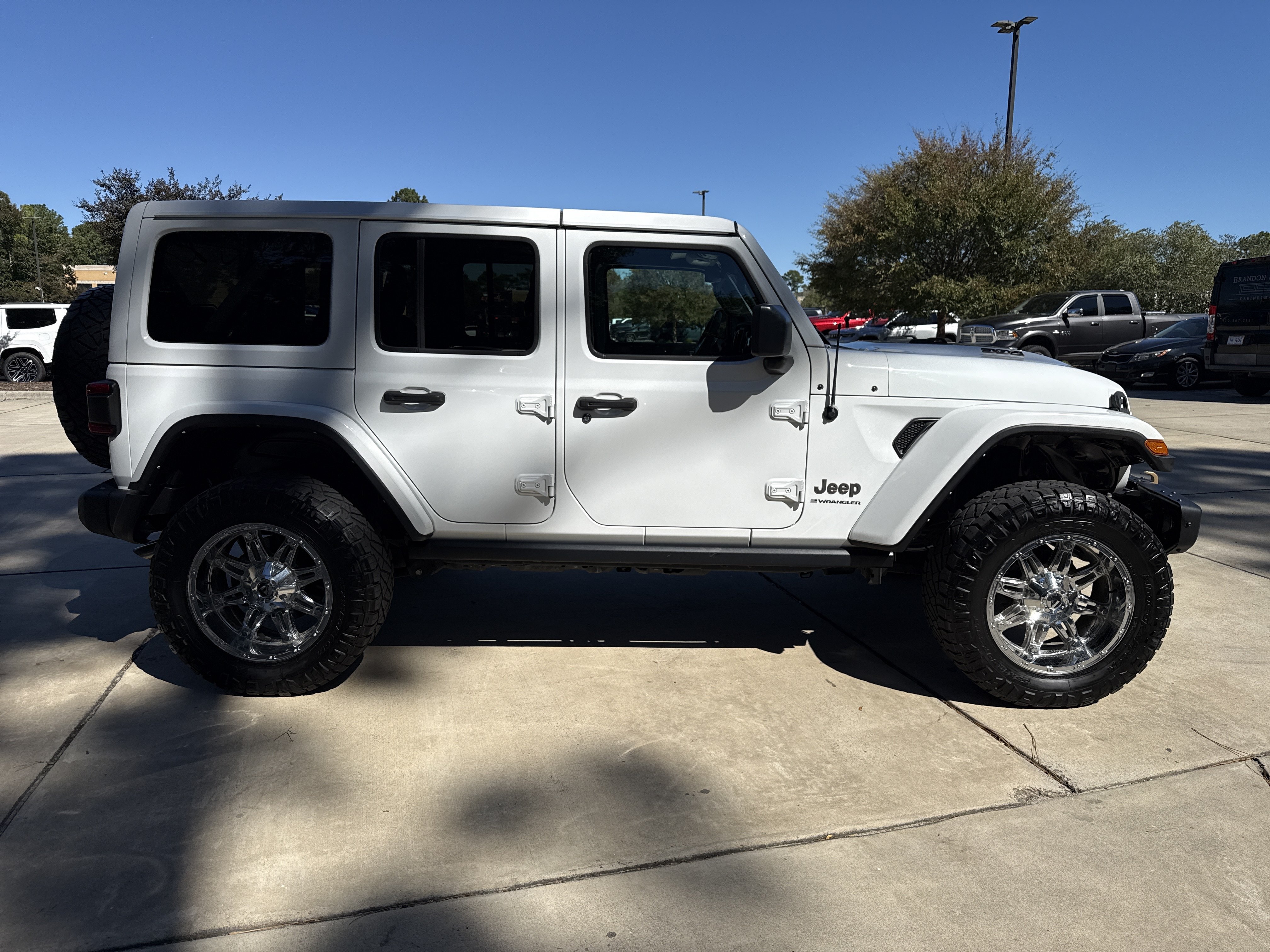 Used 2023 Jeep Wrangler Unlimited Rubicon 392 AWD/4WD image 10