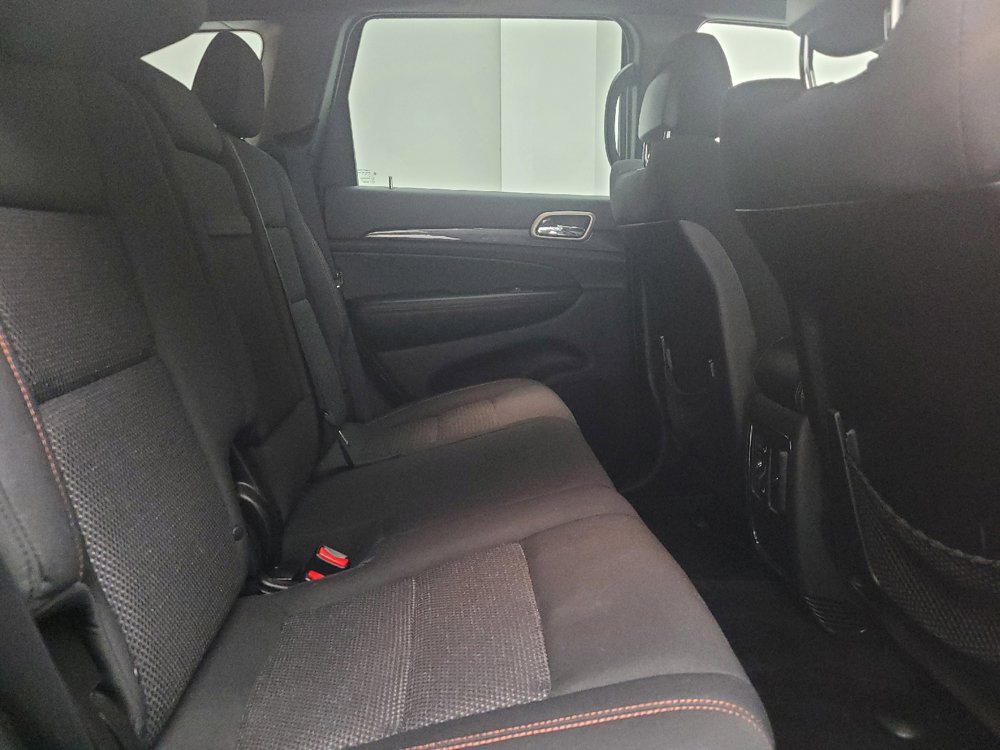 Used 2017 Jeep Grand Cherokee Laredo AWD/4WD image 19