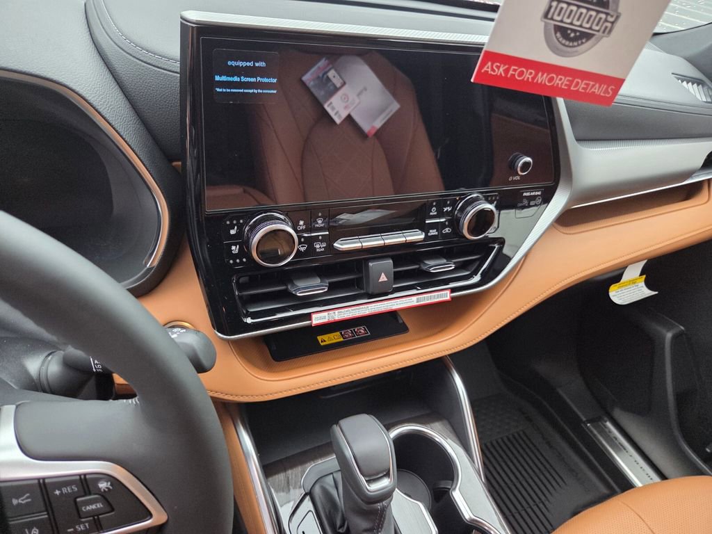 New 2026 Toyota Highlander Platinum AWD/4WD image 19