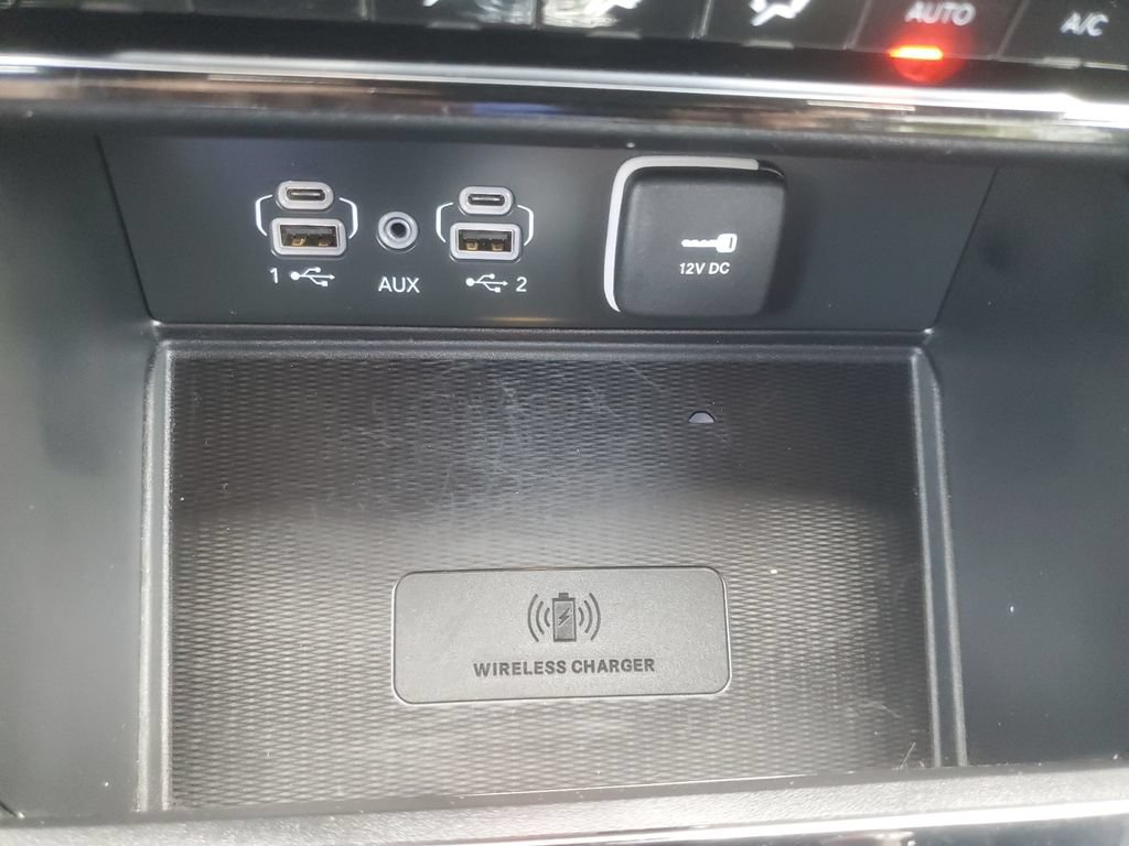 Used 2025 Jeep Grand Cherokee Altitude AWD/4WD image 31