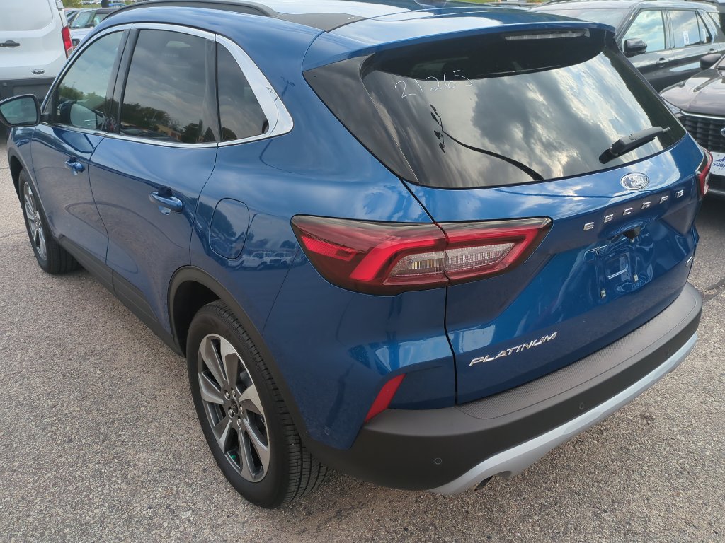 Used 2023 Ford Escape Platinum w/ Premium Technology Package image 8