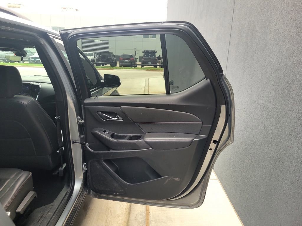 Used 2023 Chevrolet Traverse RS FWD image 16